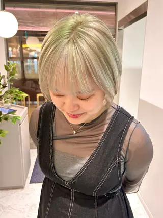 ショート カラー 薄田 珠美のヘアスタイル