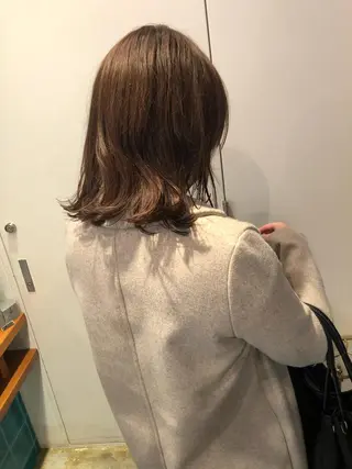ミディアム カラー MIOベージュカラー 柔らかいカラーのヘアスタイル