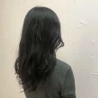 セミロング 顔周りの垢抜けヘア 立山愛梨のヘアスタイル