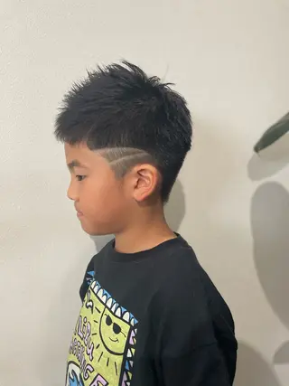 ショート Re room. 女性スタイリストのヘアスタイル