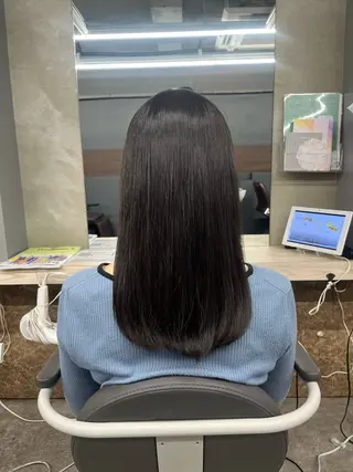 ロング ✩.*Aise⟡.· 艶カラー🐈‍⬛🩶のヘアスタイル