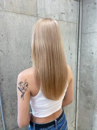 ロング カラー ⭐ハイトーンブリーチ ミルクティーピンクのヘアスタイル