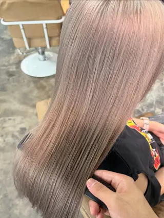 ミディアム カラー レイヤー ハイトーン/YUTOのヘアスタイル