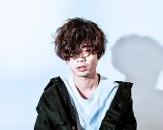 ミディアム カラー パーマ メンズ メンズパーマ特化🔥 ツイスパ/シャドウのヘアスタイル