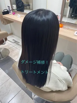 ミディアム カラー 鮮やかカラーと艶髪 美容師を目指すモリーのヘアスタイル
