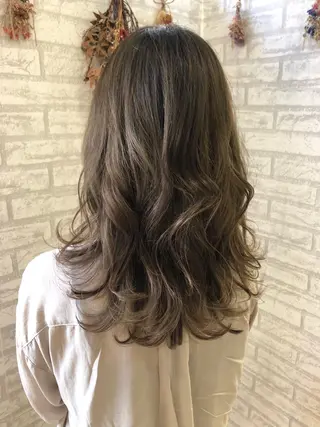 セミロング カラー クボキ サヤのヘアスタイル