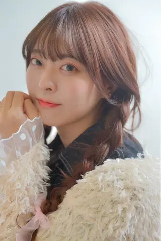 セミロング ヘアアレンジ 中韓🇨🇳🇰🇷 トレンド＆髪質改善のヘアスタイル