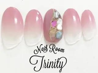 ネイル Trinity staffのネイルデザイン
