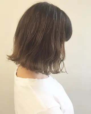 ミディアム カラー 齋藤 咲のヘアスタイル