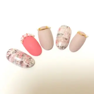 ミディアム ネイル Toujours / nijinaのネイルデザイン