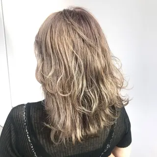 ミディアム SALOWIN 表参道FLAT店所属・トップスタイリスト澤 奈緒美のヘアスタイル