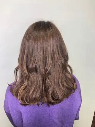 ミディアム カラー 川上 麻梨阿のヘアスタイル