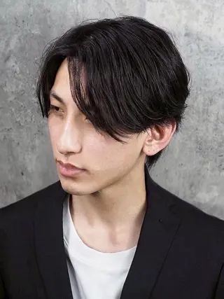 ミディアム 阿賀 佑季のヘアスタイル