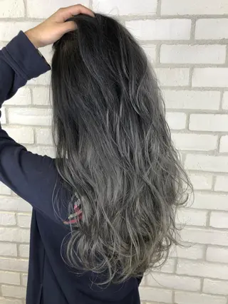 ロング カラー 小島 侑衣のヘアスタイル