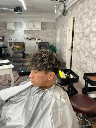 メンズ フェードパーマ 新倉幸之助のヘアスタイル