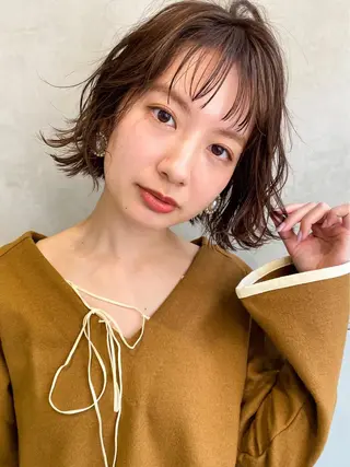 ショート カラー 🌟小顔レイヤー× 赤み消し透明感カラーのヘアスタイル