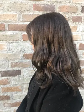 ロング カラー 泉谷 莉可のヘアスタイル