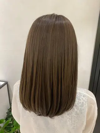 セミロング 予約 停止のヘアスタイル