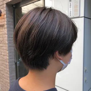 ショート カラー ，comma momoka🪄のヘアスタイル