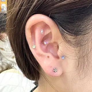 岩戸優奈 束感まつげ ピンク/ベージュのヘアスタイル