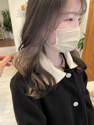 セミロング カラー インナーカラー 推し ブリーチ  髪質改善のヘアスタイル