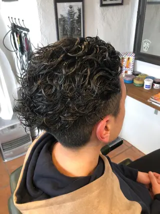 ミディアム パーマ メンズ 冨士川 英樹のヘアスタイル