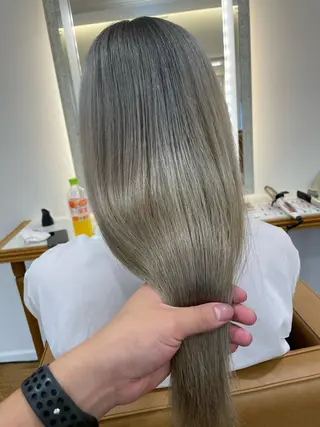 ロング ブリーチ毛矯正.髪質 改善.髪にドラマをのヘアスタイル