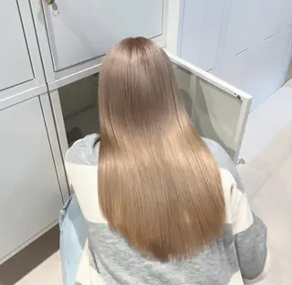カラー ニトウ レイナのヘアスタイル