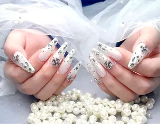 ネイル KiKO 🌻ひまわりサロンのネイルデザイン