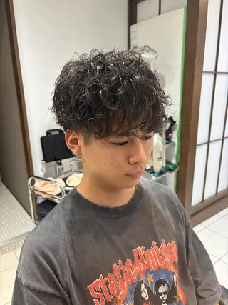 パーマ メンズ 塩崎 絢世のヘアスタイル