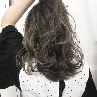 ミディアム カラー ヘアアレンジ 白髪ぼかしハイライト バレイヤージュヤマトのヘアスタイル