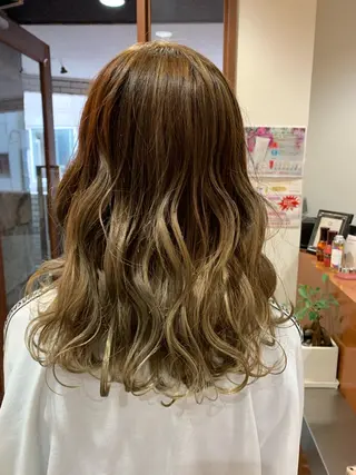 ミディアム カラー 蓮見  友里のヘアスタイル