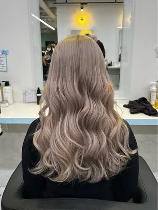 ロング カラー ブリーチカラー 🩵MIZUKIのヘアスタイル