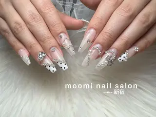 セミロング Moomi nail salonのネイルデザイン