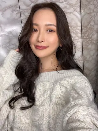 ミディアム カラー ヘアアレンジ 🌟小顔レイヤー× 赤み消し透明感カラーのヘアスタイル