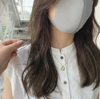 ロング カラー 岩井 愛生のヘアスタイル