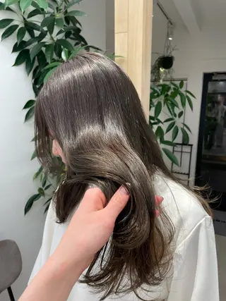 セミロング 盛れる透明感カラー・ momokaのヘアスタイル
