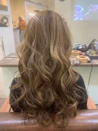 ロング カラー 鶴見 和美のヘアスタイル