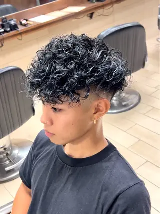 ショート カラー パーマ メンズ 佐藤 拓未のヘアスタイル