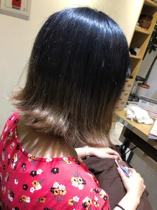 ミディアム EARTH 榎本のヘアスタイル