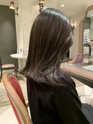 ミディアム カラー SAKINO． ベージュカラーのヘアスタイル