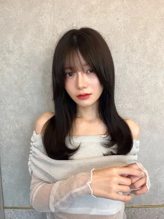 セミロング 暖色カラー/新宿/韓 国風レイヤー鮫島志穂のヘアスタイル