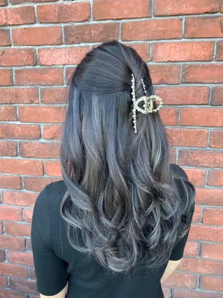 ロング カラー 山西 真琴のヘアスタイル