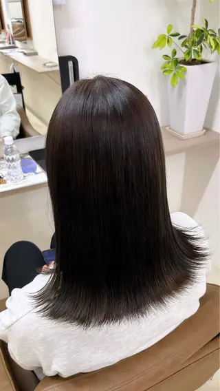 カラー ルプラボウ 鈴木 莉菜のヘアスタイル