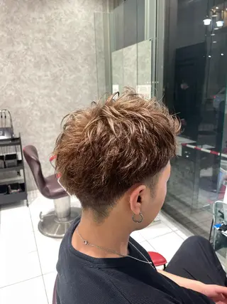 メンズ ハイトーンカラー✨️ 艶カラー特化Amiのヘアスタイル