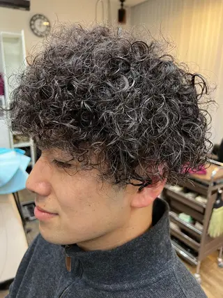 ミディアム パーマ メンズ 二本木 秀成のヘアスタイル