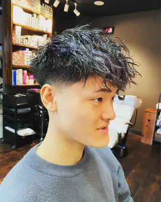 カラー パーマ メンズ メンズサロン AXLのヘアスタイル