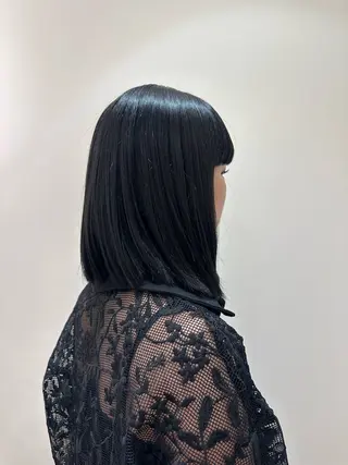 ミディアム カラー タイトボブ個性派カラ ーAKANEのヘアスタイル
