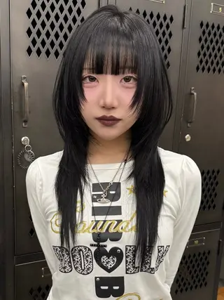 セミロング カラー イツク ⚡️ ルーツ/ハイトーンのヘアスタイル