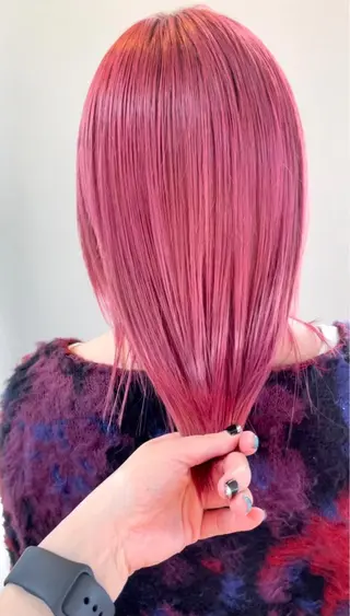 ミディアム カラー パーマ ヘアアレンジ 推し活専用 【派手髪】飯野ゆかりのヘアスタイル